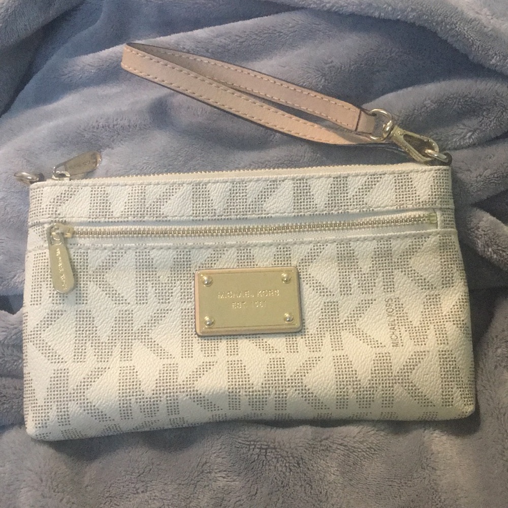 Michael kors wristlet